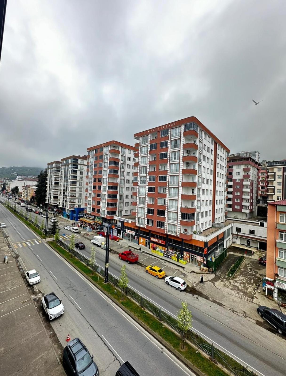 Bazalt Apart Hotel ทรับซอน ภายนอก รูปภาพ