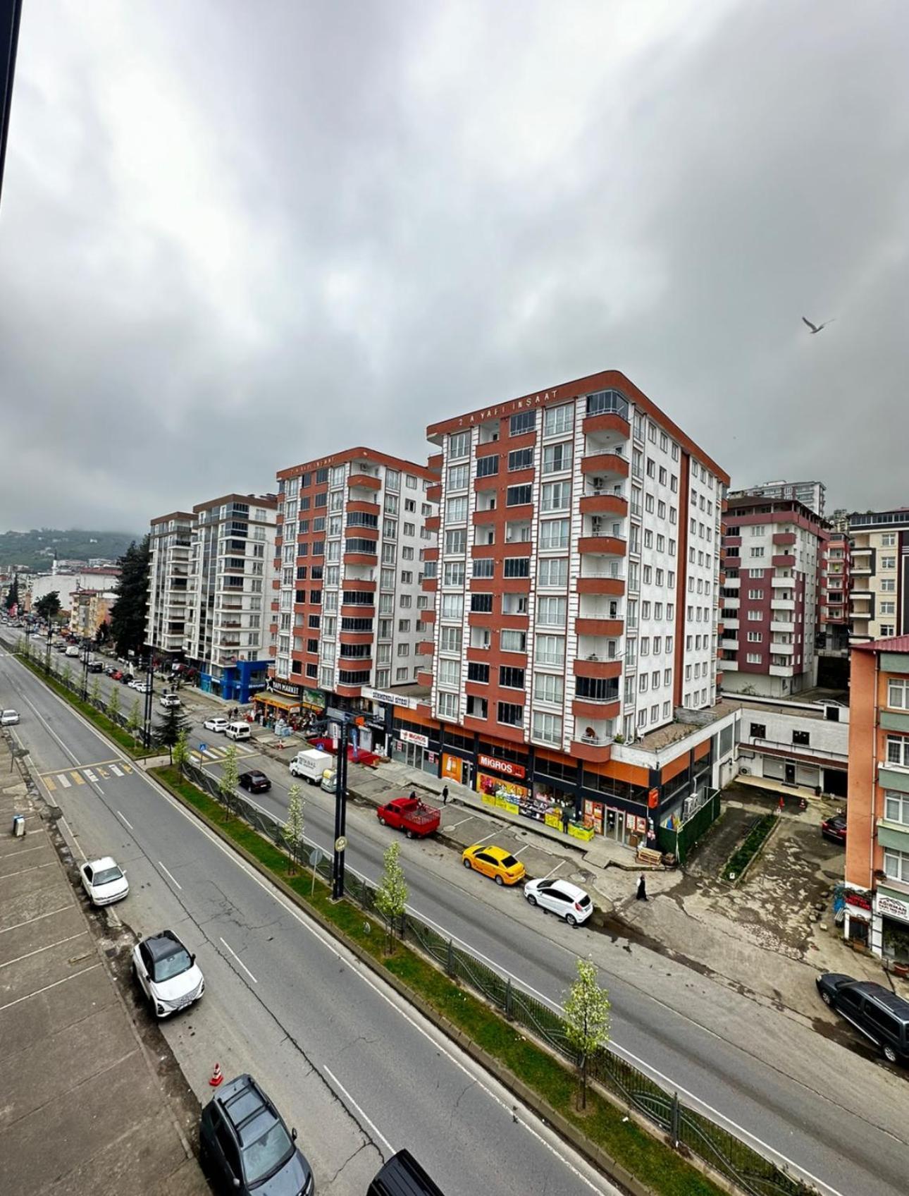 Bazalt Apart Hotel ทรับซอน ภายนอก รูปภาพ