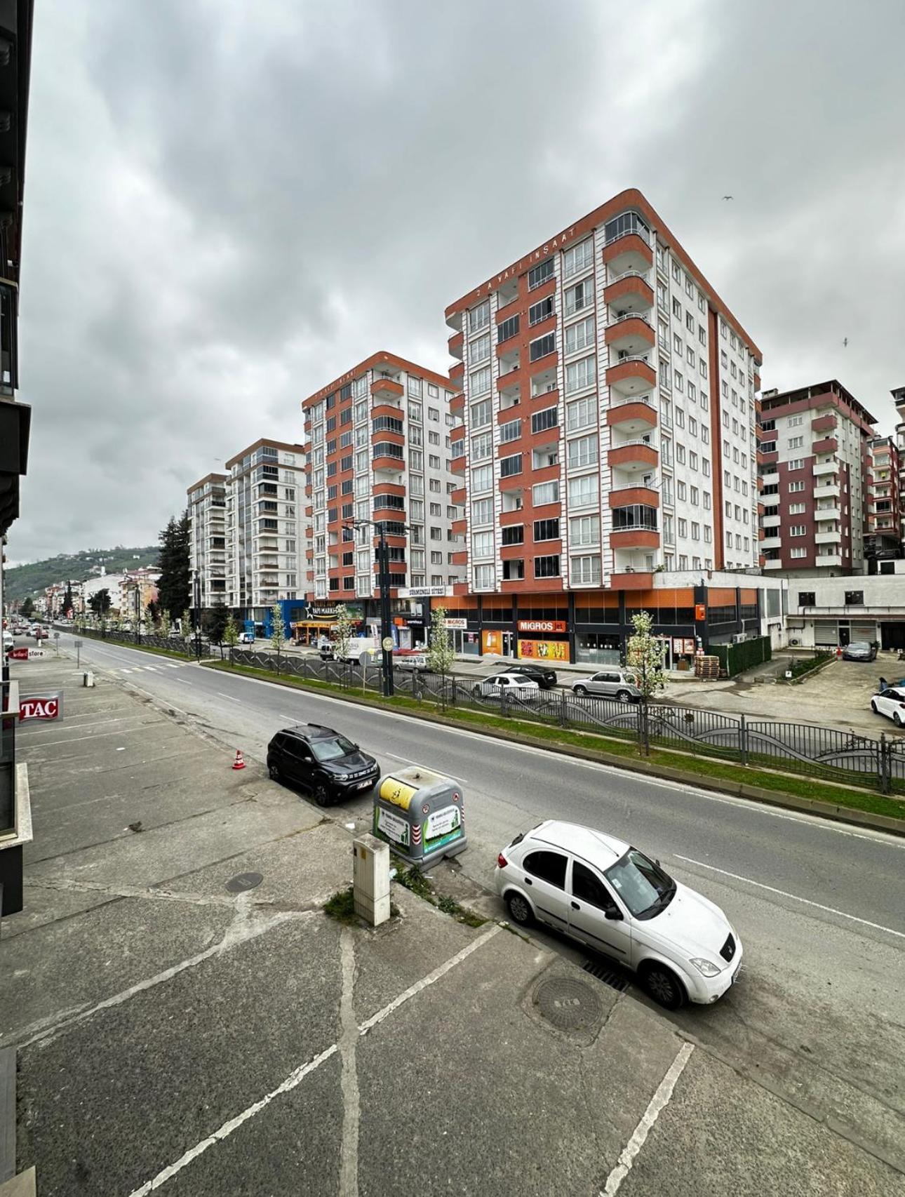 Bazalt Apart Hotel ทรับซอน ภายนอก รูปภาพ